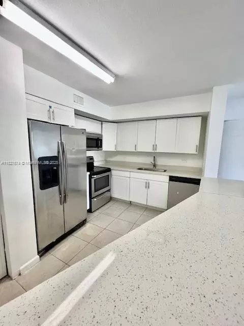 3690 N 56th Ave #902, Hollywood, FL 33021