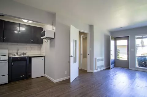 3717 S Corbett Ave #25, Portland, OR 97239