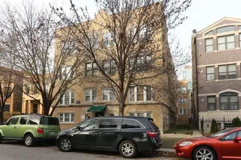 816 W Waveland Ave #32, Chicago, IL 60613