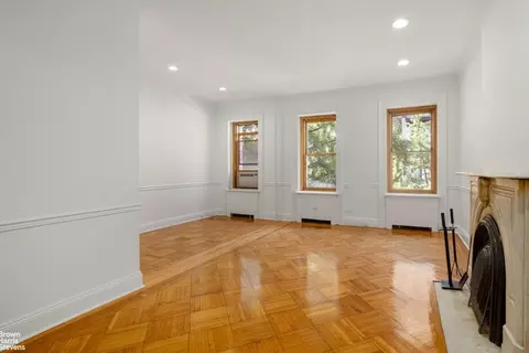423 E 50th St #2, New York, NY 10022