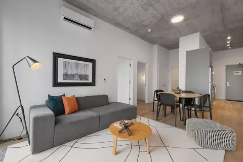 w blackhawk st, Chicago, IL 60642
