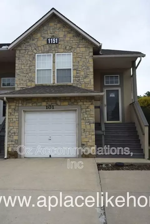 1151 N Martway Dr, Olathe, KS 66061