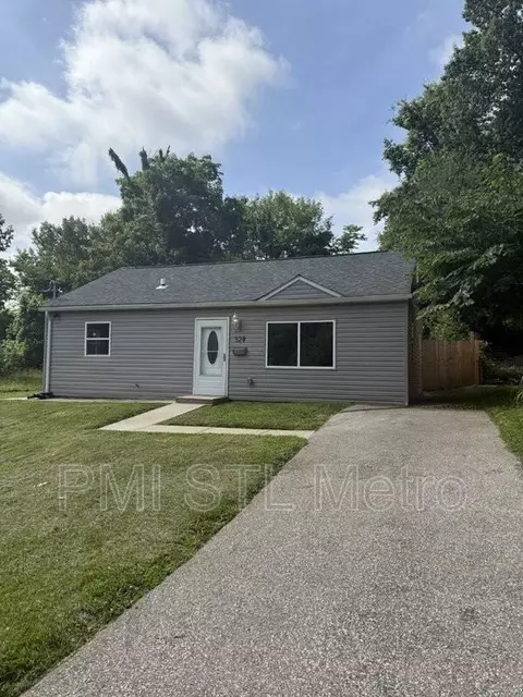 528 Royal Ave, Ferguson, MO 63135