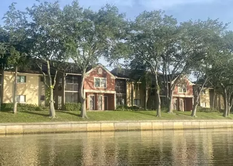 5566 Baywater Dr, Tampa, FL 33615