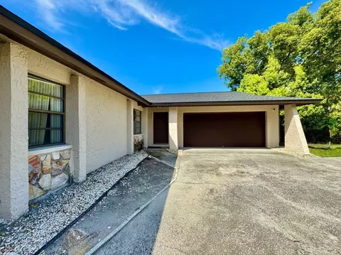 3195 Chamblee Ln, Clearwater, FL 33759