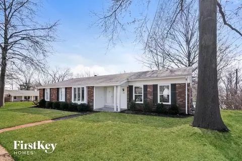 10 Brisbane Dr, Chesterfield, MO 63017