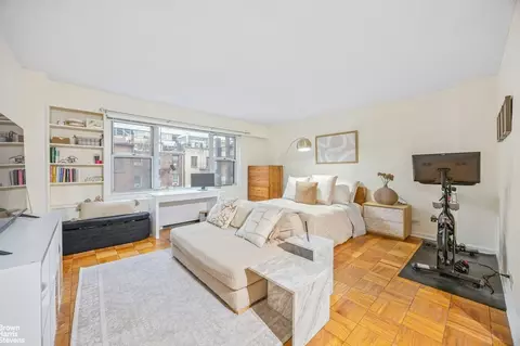 220 E 60th St #4G, New York, NY 10022