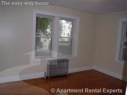 4 Cogswell Ave #7, Cambridge, MA 02140