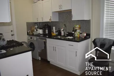 3817 N Greenview Ave #3W, Chicago, IL 60613