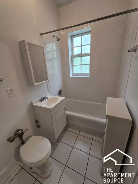 1111 Lake St #3, Chicago, IL 60201