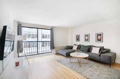 e 54th st, New York, NY 10022