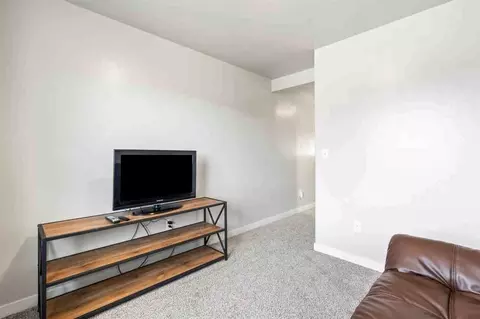 n falling water ave, Eagle, ID 83616