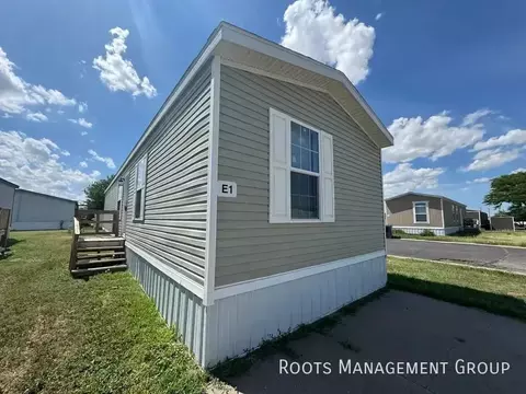 1010 Reservation Rd #E01, Hays, KS 67601