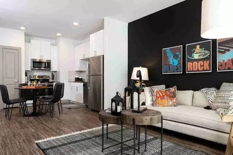 1002 E 4th St, Austin, TX 78702