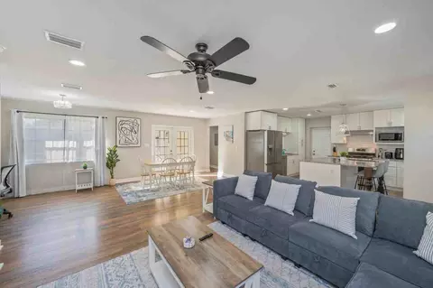 n lorraine dr, Mary Esther, FL 32569
