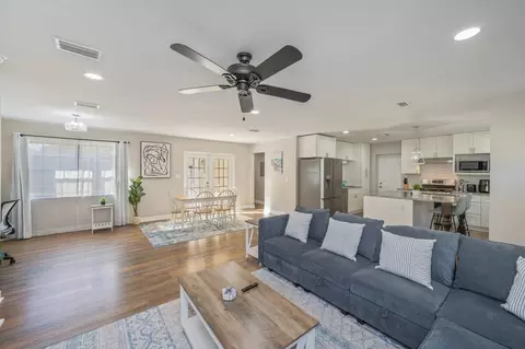 n lorraine dr, Mary Esther, FL 32569