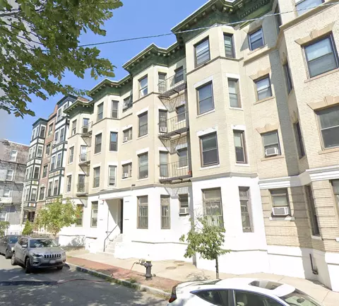 65 Burbank St #8, Boston, MA 02115