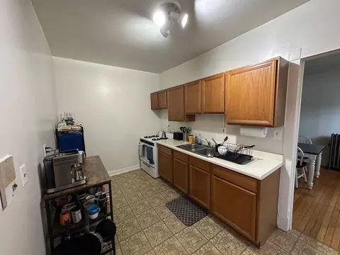 3623 N Pine Grove Ave #2W, Chicago, IL 60613