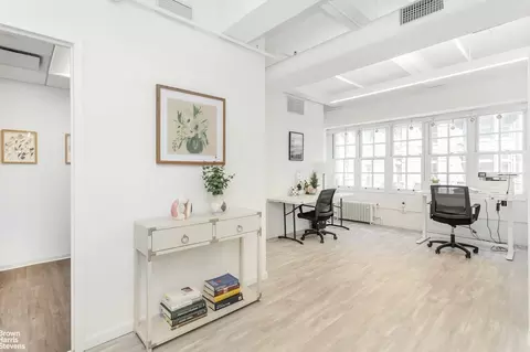 200 W 57th St #705, New York, NY 10019