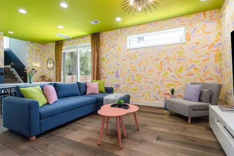 e 10th st, Austin, TX 78701