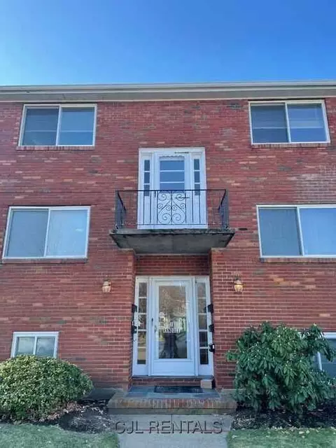 1 Randall St #2, Waltham, MA 02453