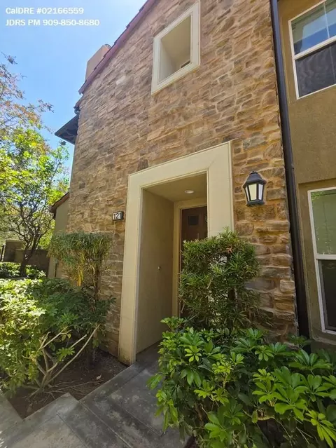 121 Roadrunner, Irvine, CA 92603