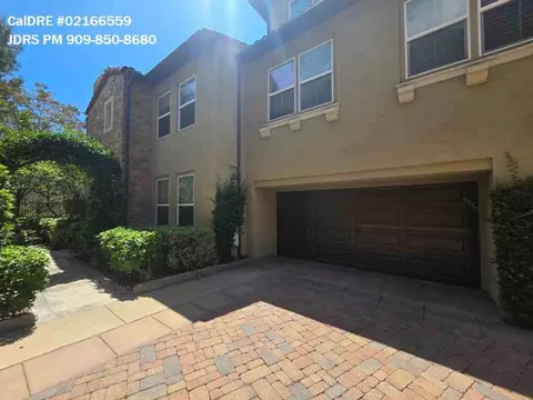 121 Roadrunner, Irvine, CA 92603 photo 2