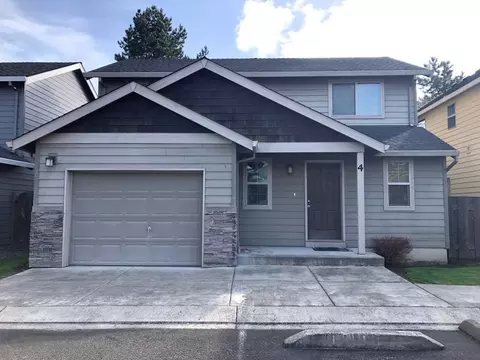 800 W 1st St #4, Newberg, OR 97132
