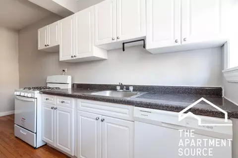 556 W Aldine Ave #W1, Chicago, IL 60657