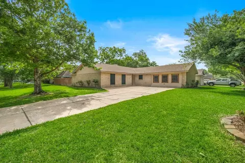 4915 Kentington Dr, Alvin, TX 77511