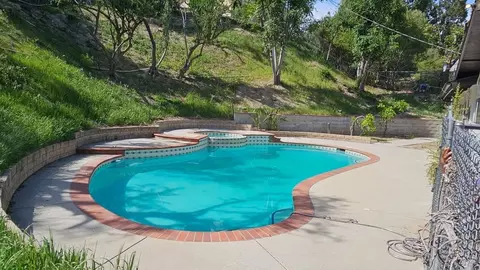 8511 Rudnick Ave, Canoga Park, CA 91304