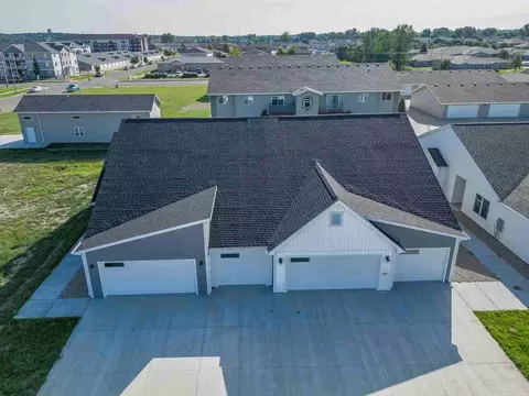 2504 Aquarius Ave SE, Mandan, ND 58554