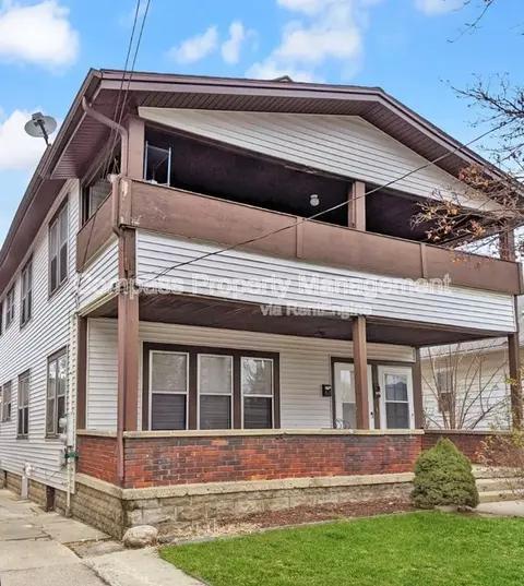 705 Knapp St NE, Grand Rapids, MI 49505