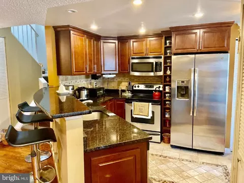 12 Fifeshire Ct, Montgomery Village, MD 20886