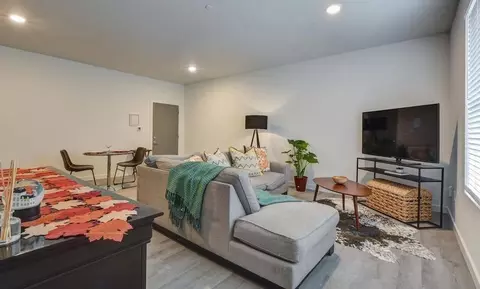 518 Madison St #206, Clarksville, TN 37040