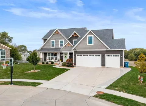 9 William Ct #NA, Le Claire, IA 52753