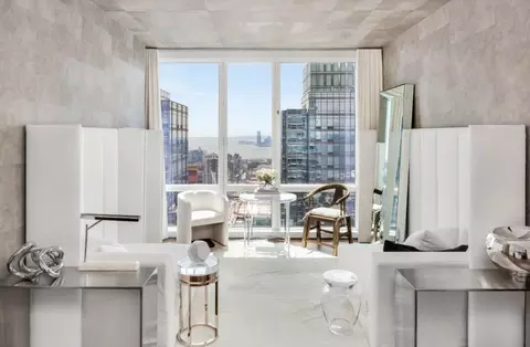 635 W 42nd St #40M, New York, NY 10036