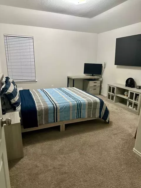 1 Bollardpoint Ln, Houston, TX 77053