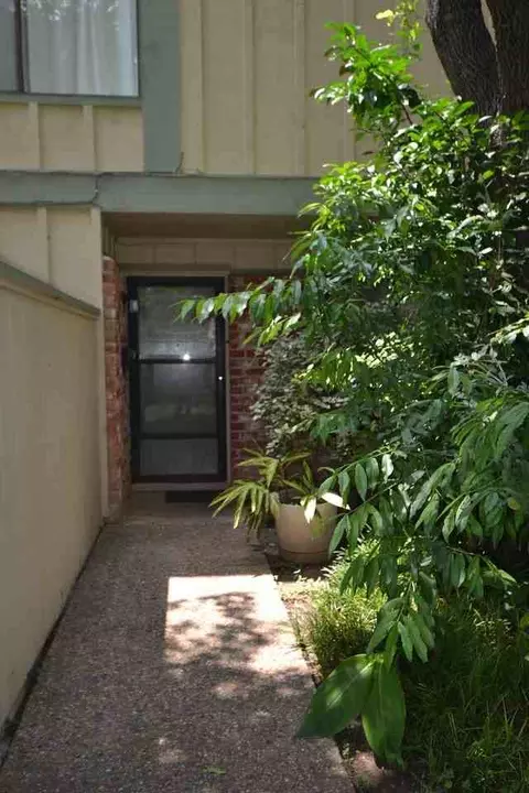 900 W Village Ln, Austin, TX 78758