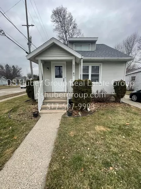 805 Comfort St, Lansing, MI 48915