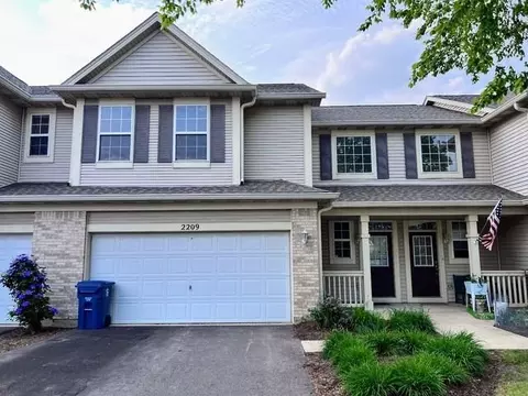 2209 Sunrise Cir, Aurora, IL 60503
