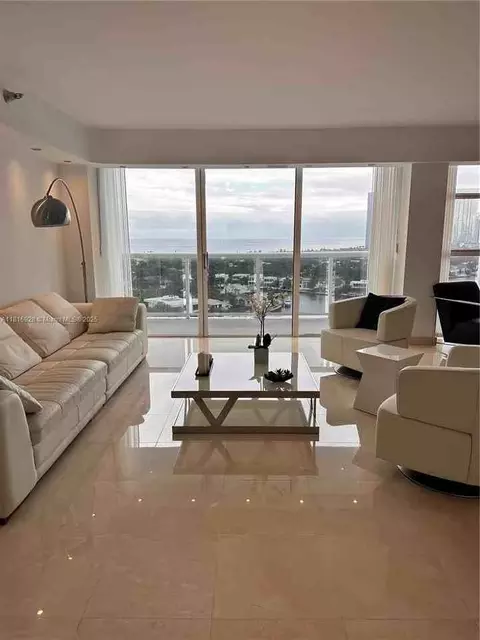 20515 E Country Club Dr #1847, Miami, FL 33180