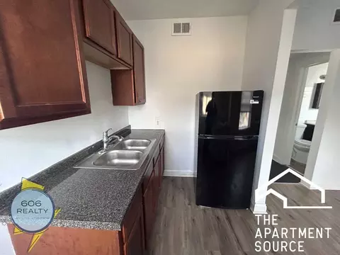 2002 W Jarvis Ave #1, Chicago, IL 60645