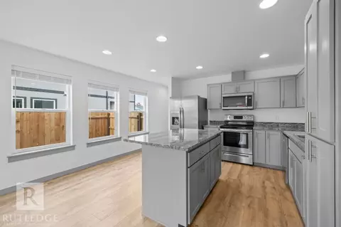 347 Lozier Ln, Medford, OR 97501