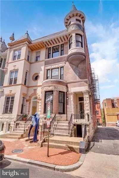 1420 Hopkins St NW #1, Washington, DC 20036