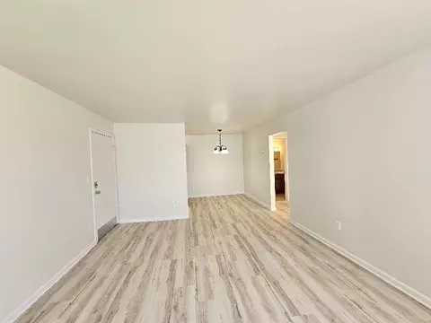1887 Wmile Rd #9, Madison Heights, MI 48071
