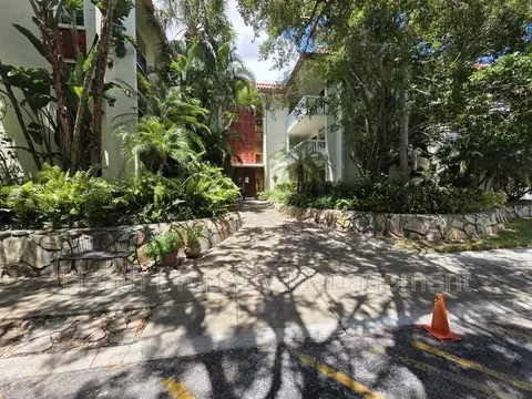 1012 Pearce Dr #304, Clearwater, FL 33764