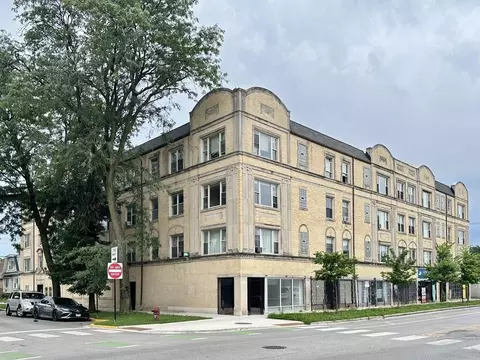6710 S Claremont Ave #301, Chicago, IL 60636