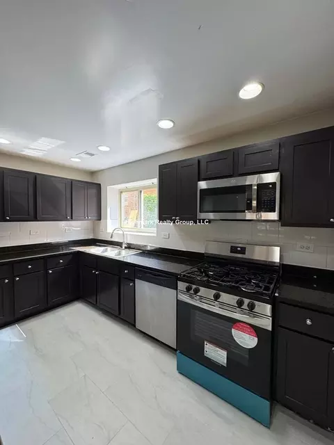 2530 W Fitch Ave #GB, Chicago, IL 60645