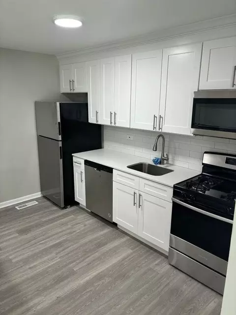 762 Main St #403, Antioch, IL 60002